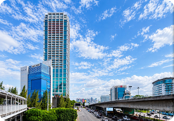 Gedung Grand Slipi Tower Tampak Jalan